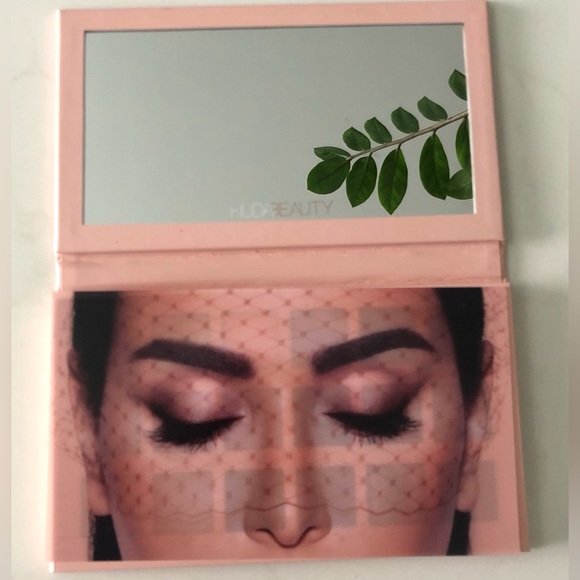 Huda Beauty Nude Eyeshadow Palette - Picture 2 of 8